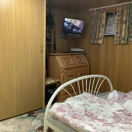 Schoenes Doppelbettzimmer Im Untergeschoss Inkl Parkplatz Nach Verfuegbarkeit Essen Luaran gambar