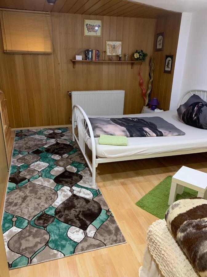 Schoenes Doppelbettzimmer Im Untergeschoss Inkl Parkplatz Nach Verfuegbarkeit Essen Luaran gambar